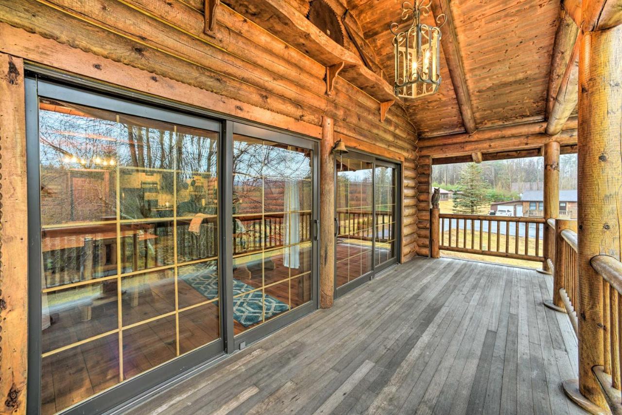 Spacious Cabin With Decks Near Saratoga Springs Middle Grove Экстерьер фото