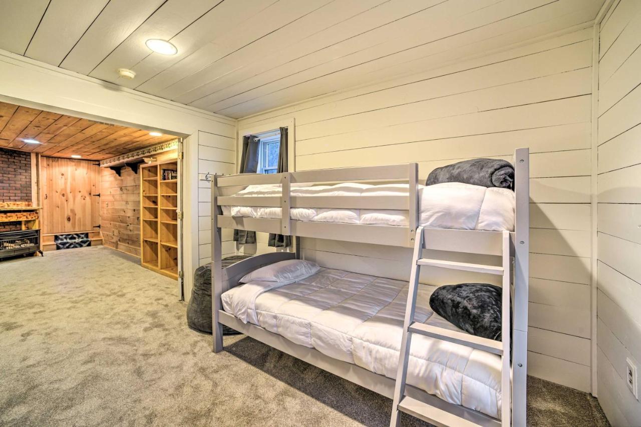 Spacious Cabin With Decks Near Saratoga Springs Middle Grove Экстерьер фото