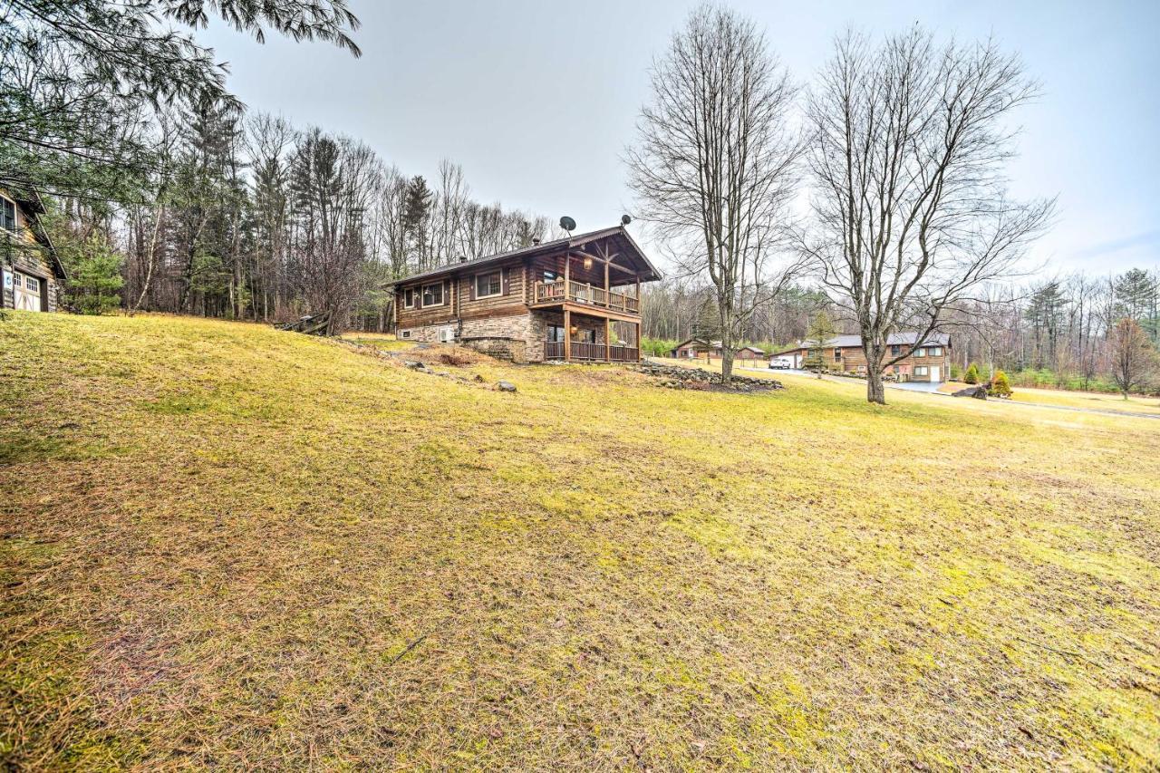 Spacious Cabin With Decks Near Saratoga Springs Middle Grove Экстерьер фото